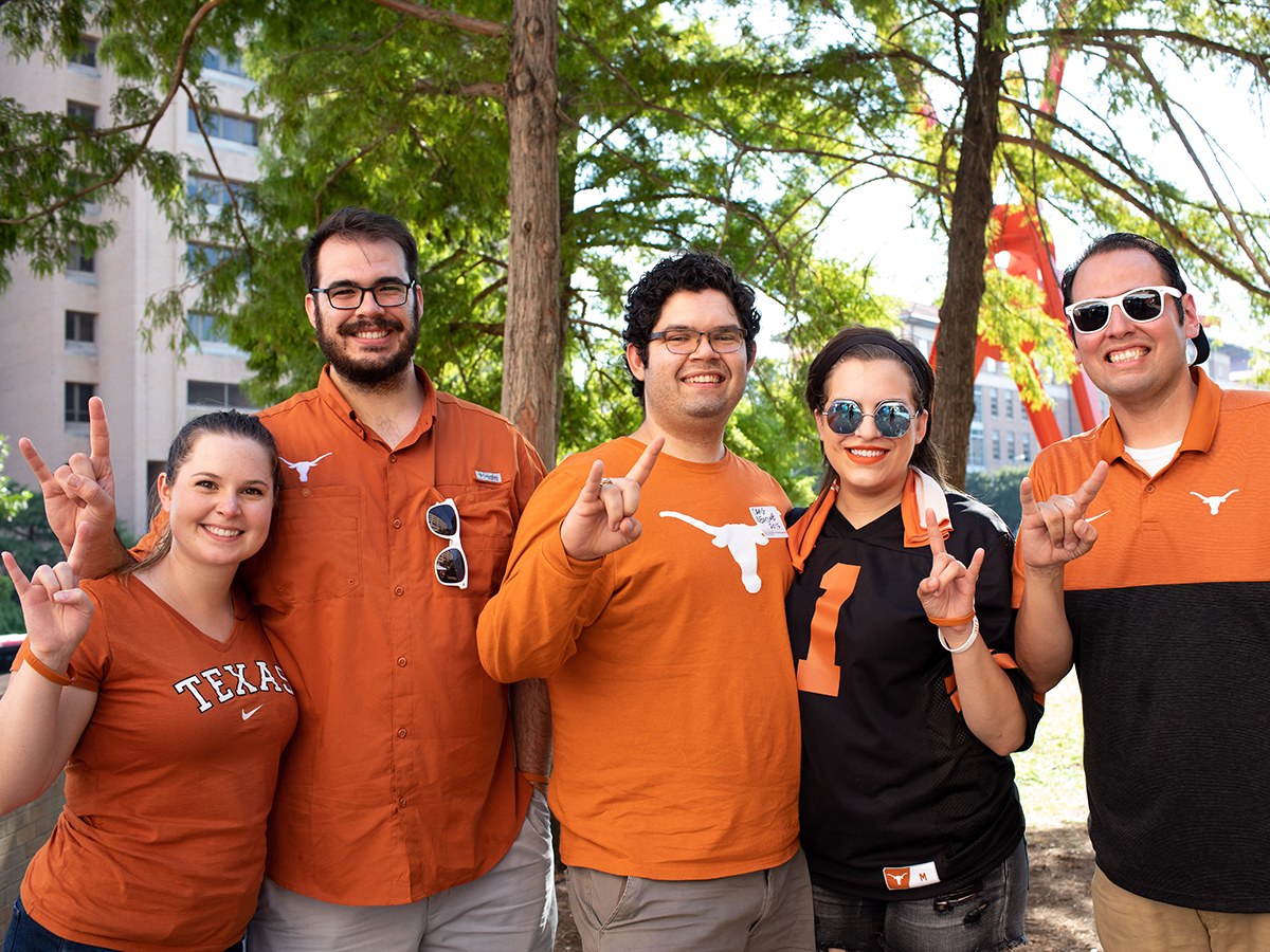 students and alumni gather for ME tailgate